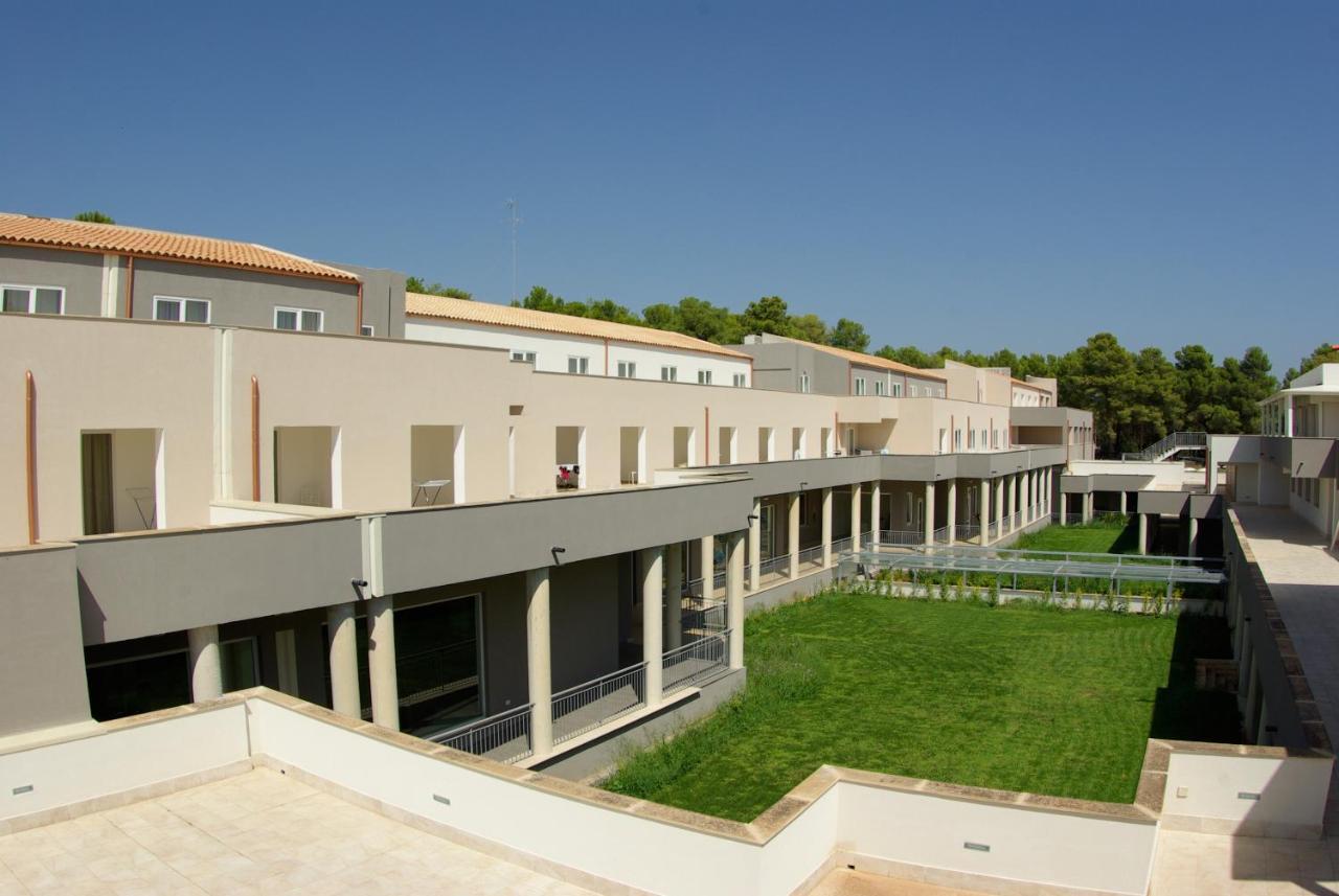 Futura Club Spiagge Bianche Hotel Fontane Bianche Exterior photo